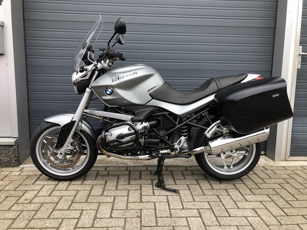 Mooie BMW R1200R uit 2007 met ABS, kofferset, valbeugel etc, rijklaar €4250