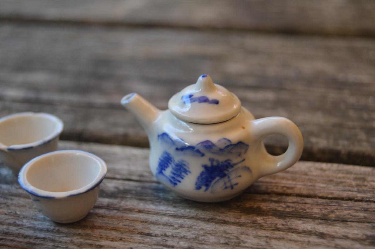 Ieniemini Chinees theeserviesje in redelijke staat.
