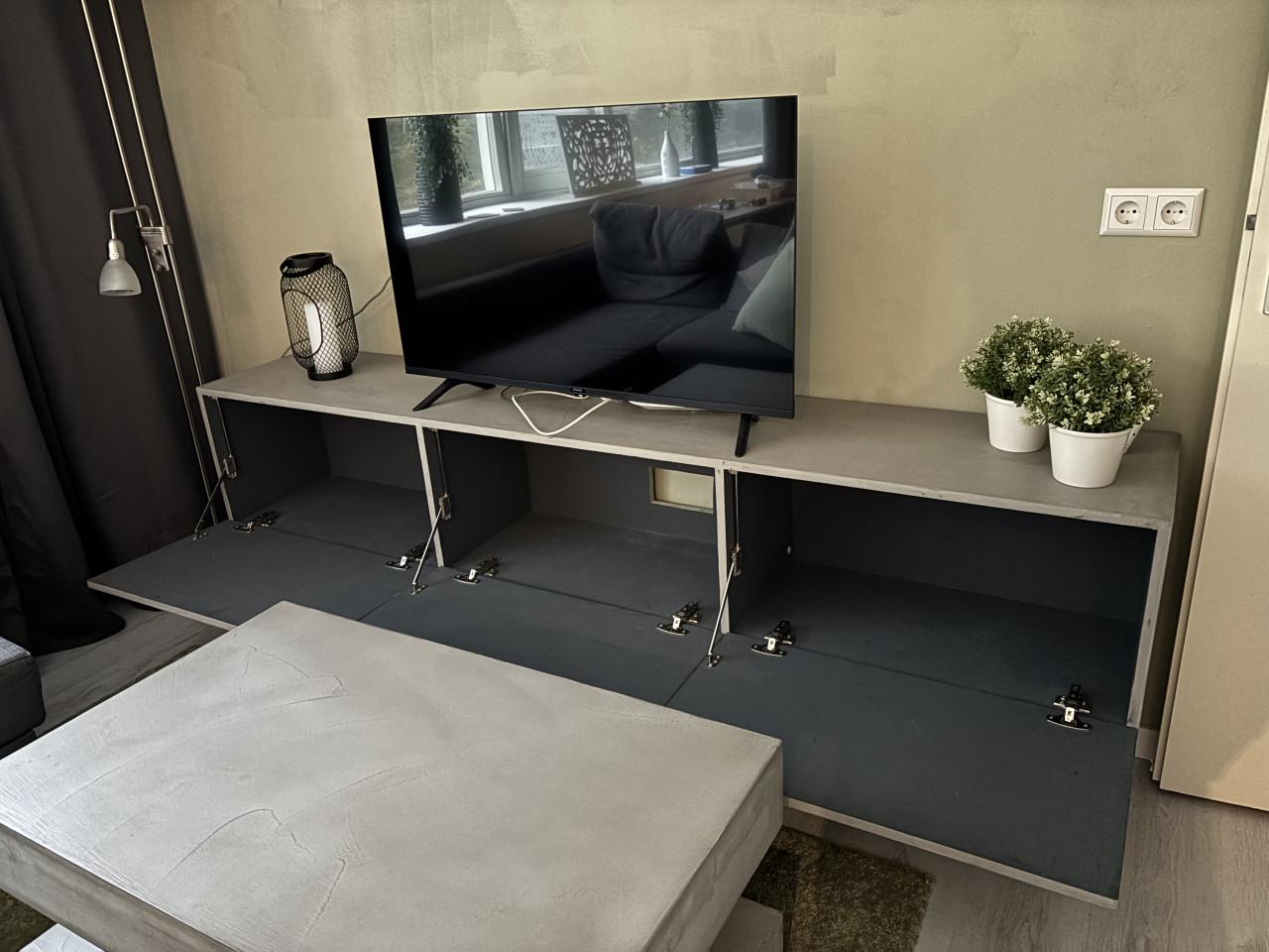 Zwevend tv meubel antraciet betonlook