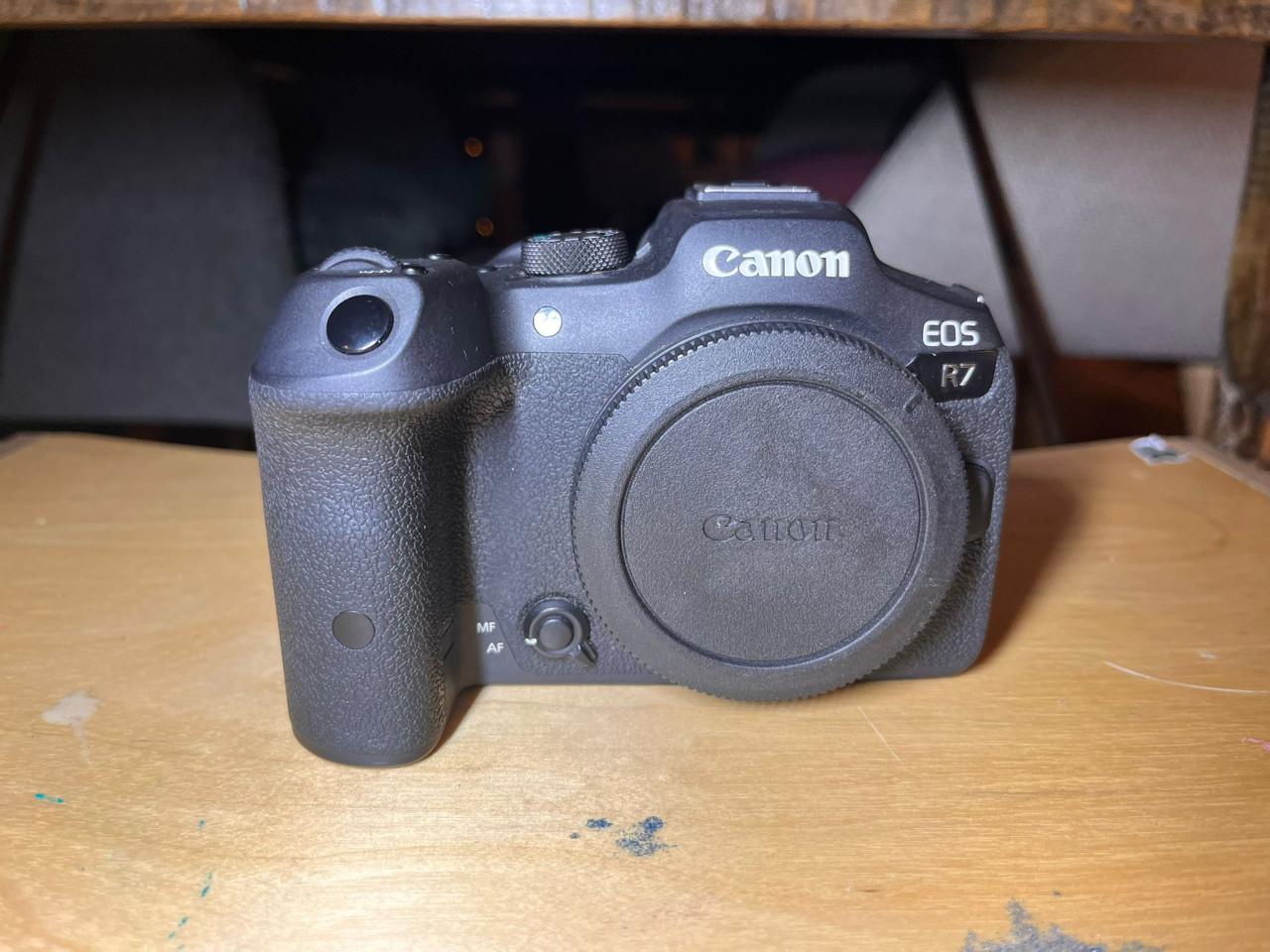 Canon R7 - Hoge kwaliteit systeemcamera, zo goed als nieuw