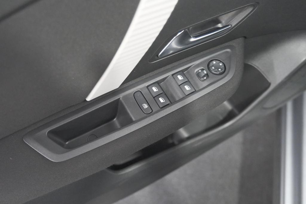 Citroen C4 puretech 130 feel | trekhaak | camera | allseason banden | clima