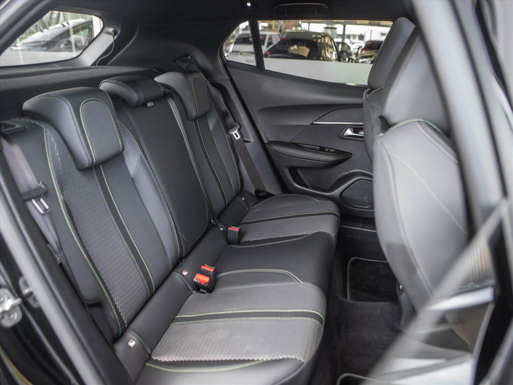 Peugeot 2008 1.2 hybrid 136pk e-dcs6 gt | panoramadak | camera | navigatie 