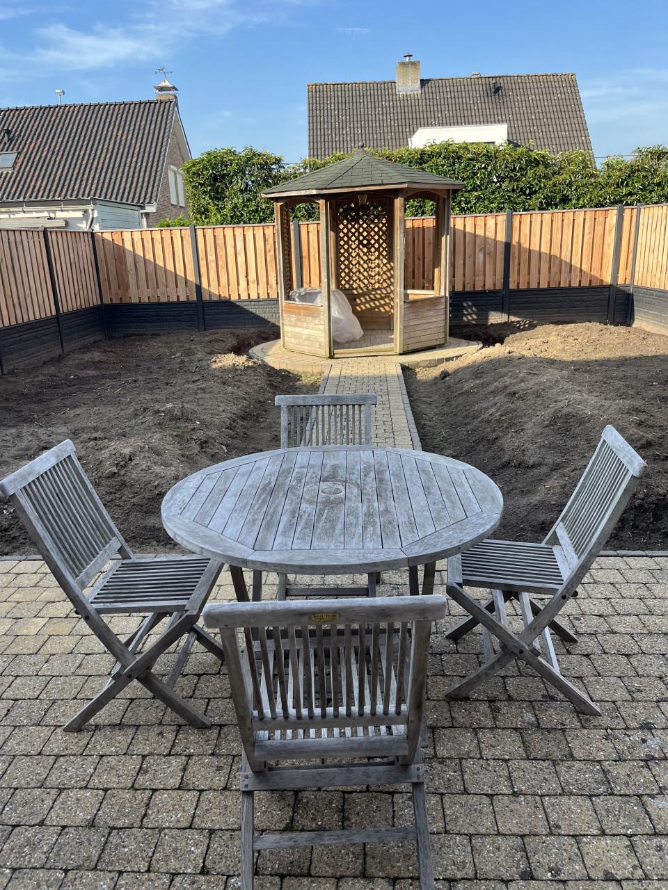 Tuinset teakhout tafel en 4 stoelen met kussens