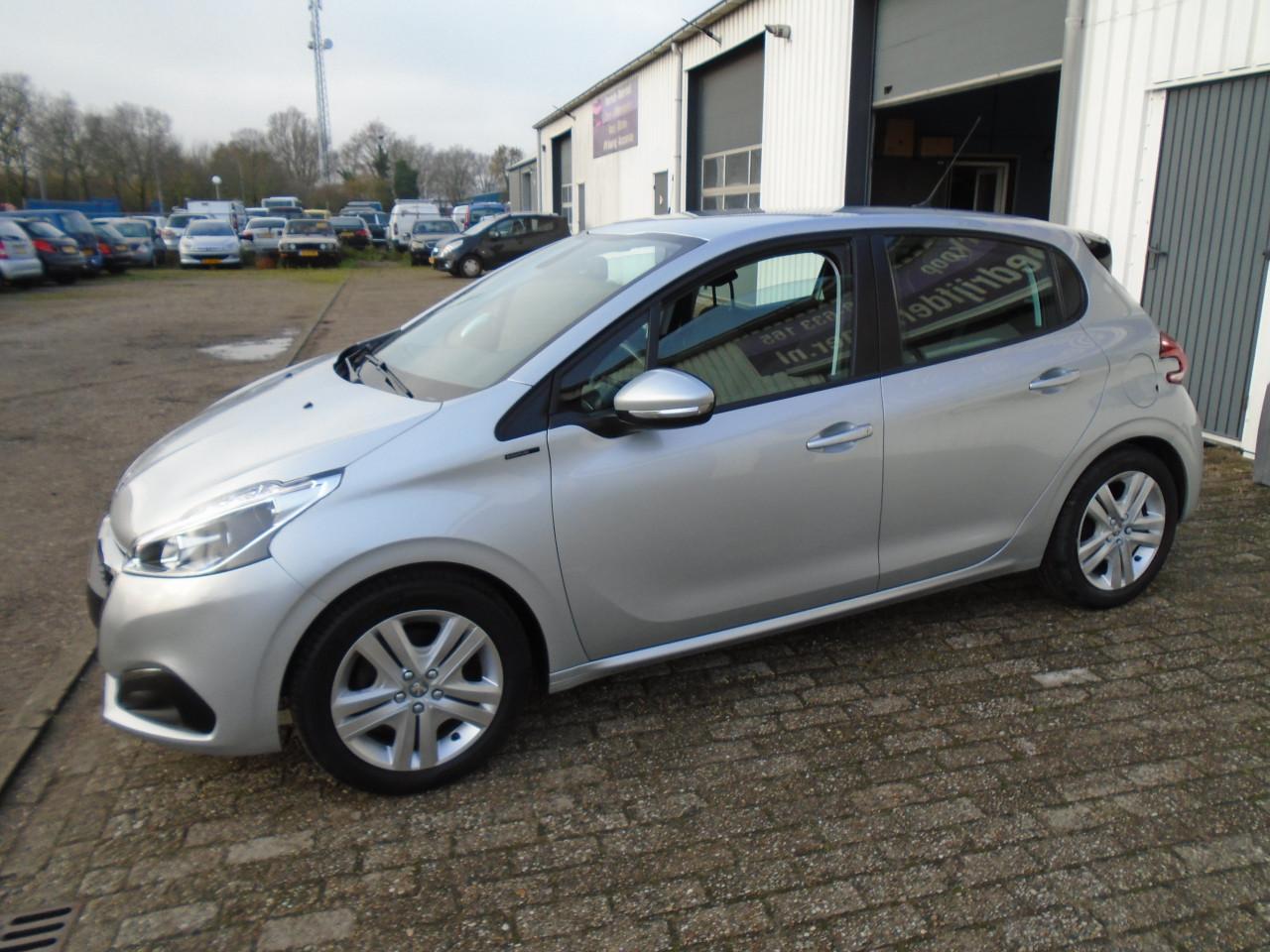 Peugeot 208 1.2 Signature