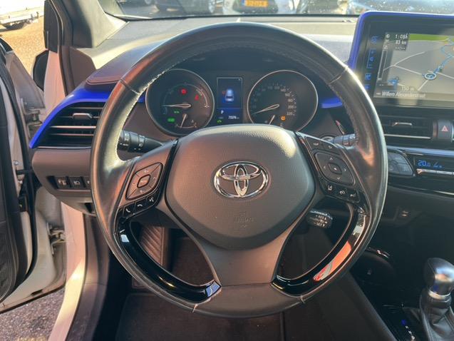 Toyota C-hr 1.8 hybrid bi-tone | leer | 18'' | camera | nav | 73.000km!