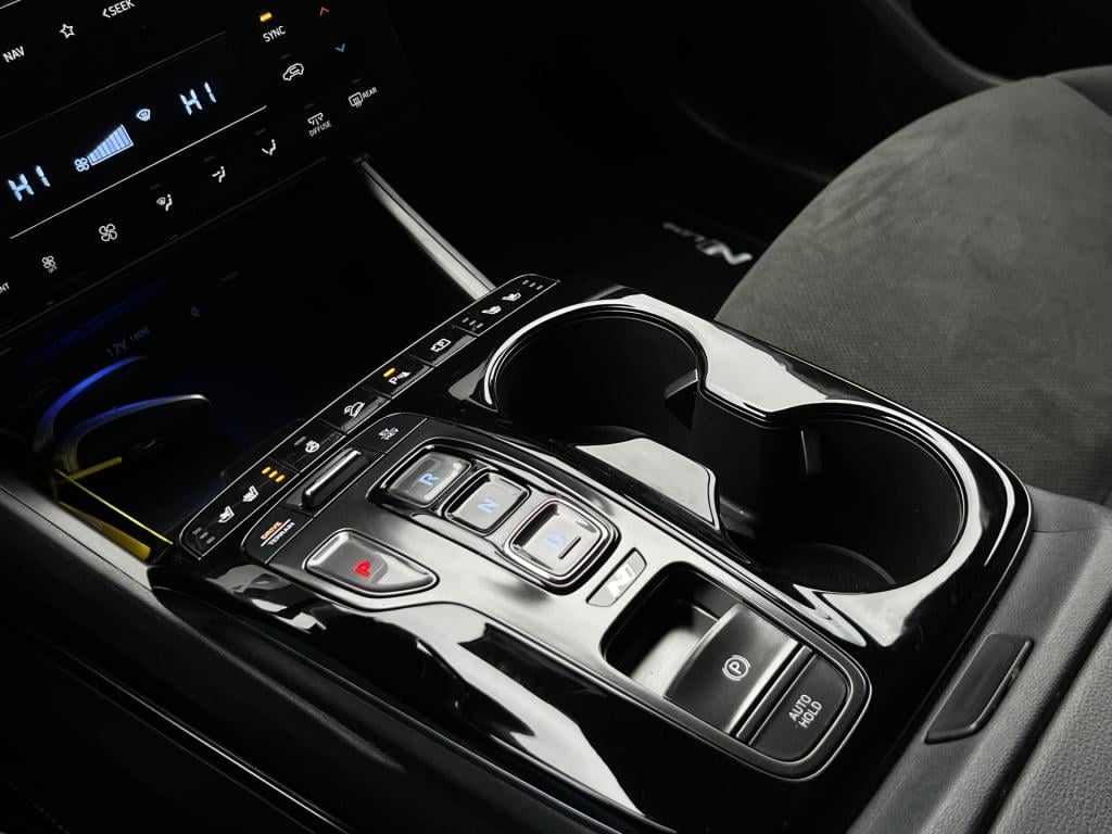 Hyundai Tucson 1.6 t-gdi phev premium two-tone 4wd n-line | dodehoek ass. |