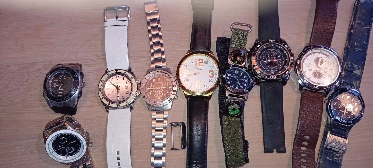 Horloges. Lot horloges.