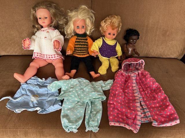 Diverse oude poppen,