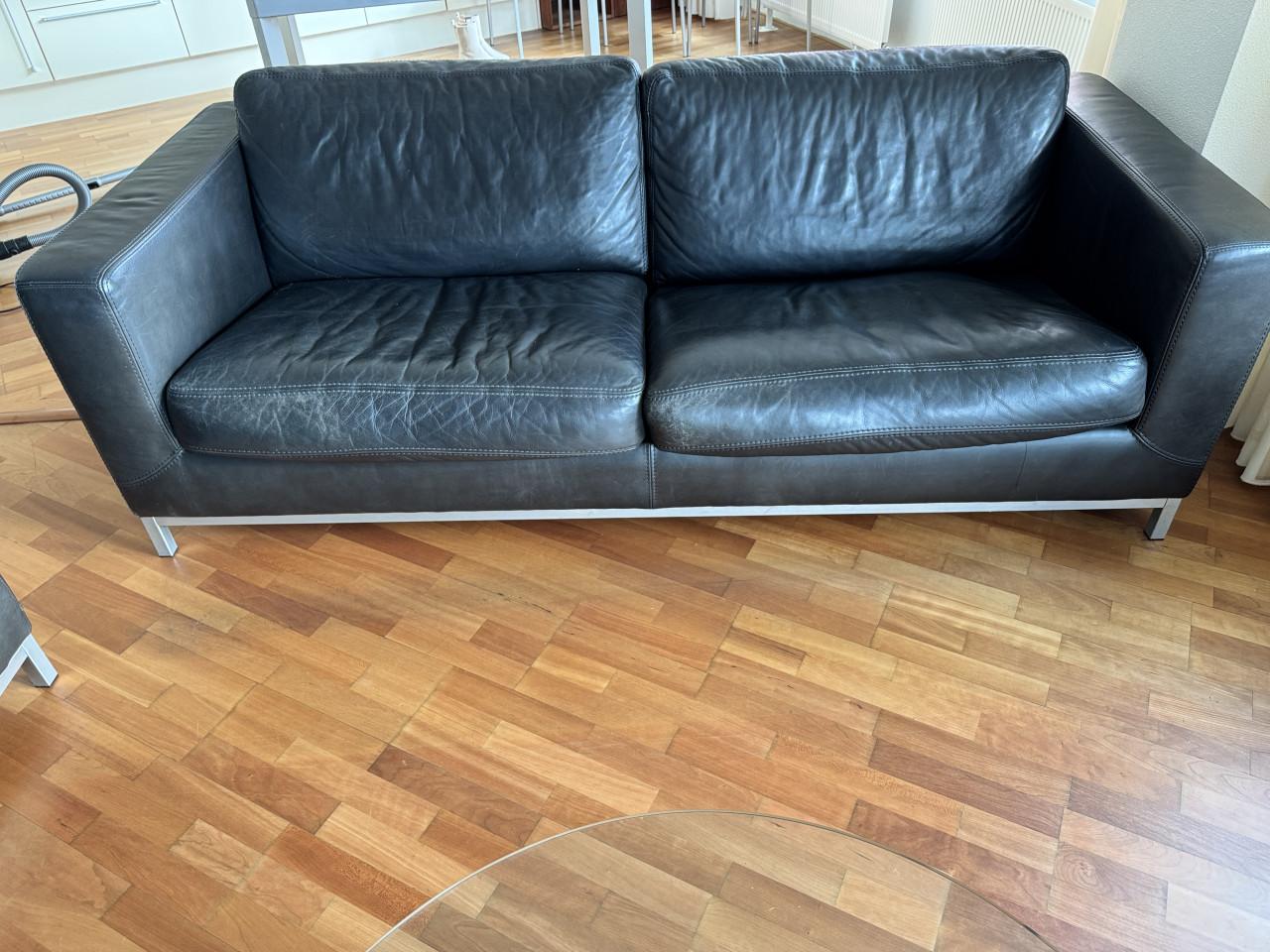 Bankstel bestaande uit 3 zitsbank en 2 stoelen