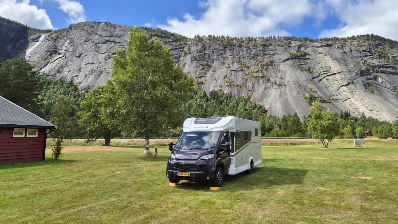 Schiterende 4 pers camper huren nog in de zomervakantie ? Te huur camper!