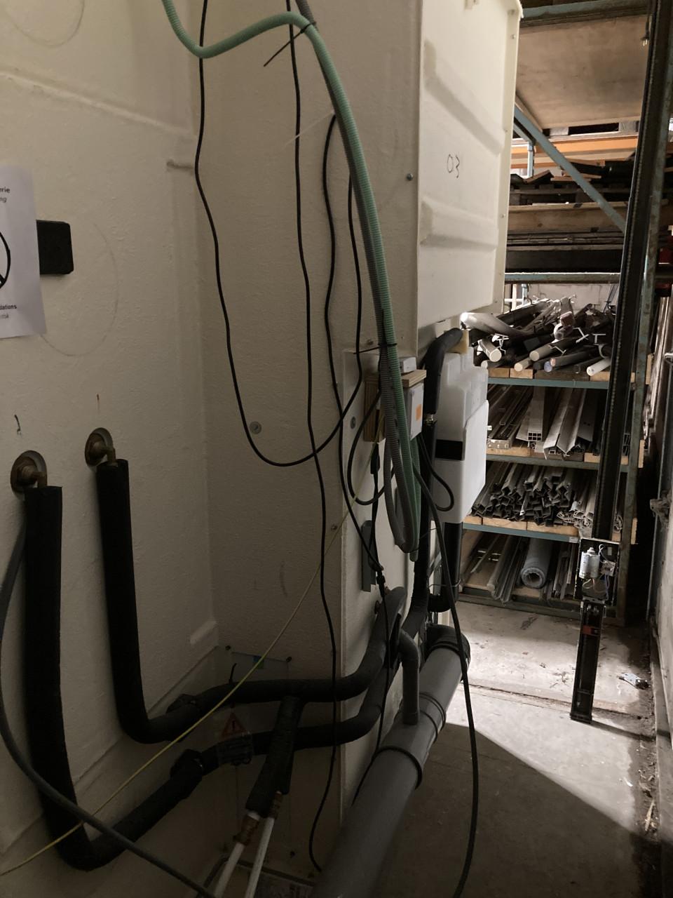 Douche & toilet unit