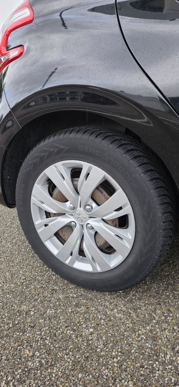 Peugeot 208 1.2 VTI 60KW/82PK 5-D 2013 Zwart