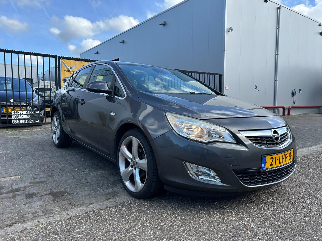 Opel Astra 1.6 Cosmo Executive Airco/Navi/PDC/Cruise/19" LM/Lange APK