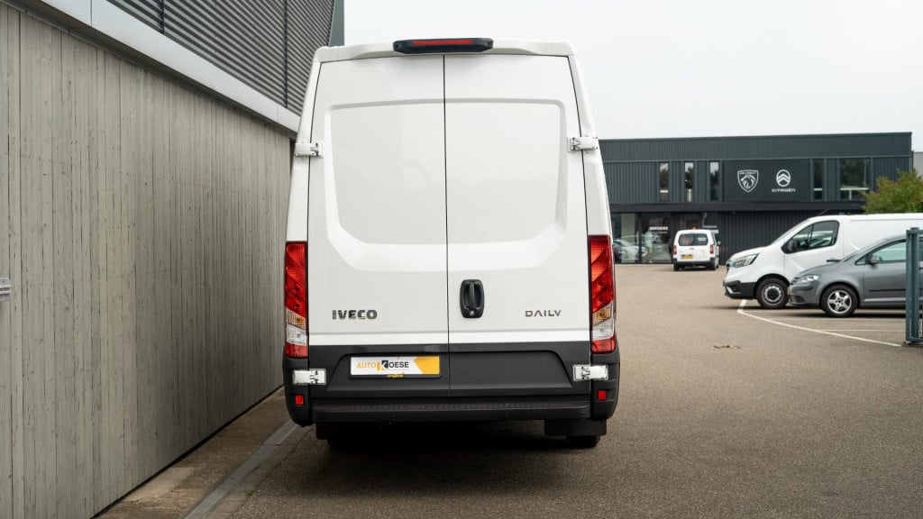 Iveco Daily 35s16v 2.3 410 h2 | direct leverbaar | complete betimmering laa