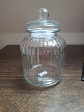 2 nieuwe glazen flessen stopfles en hoge fles