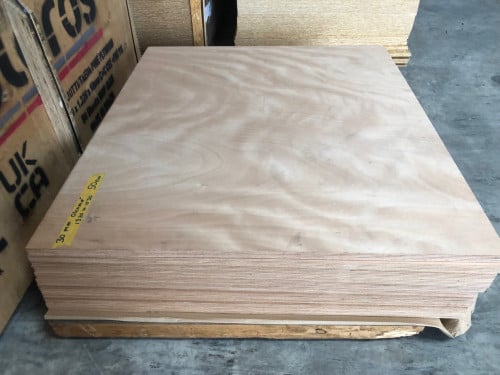 30 mm dikke wbp platen 153 x 132 v 50 euro, koffie gratis