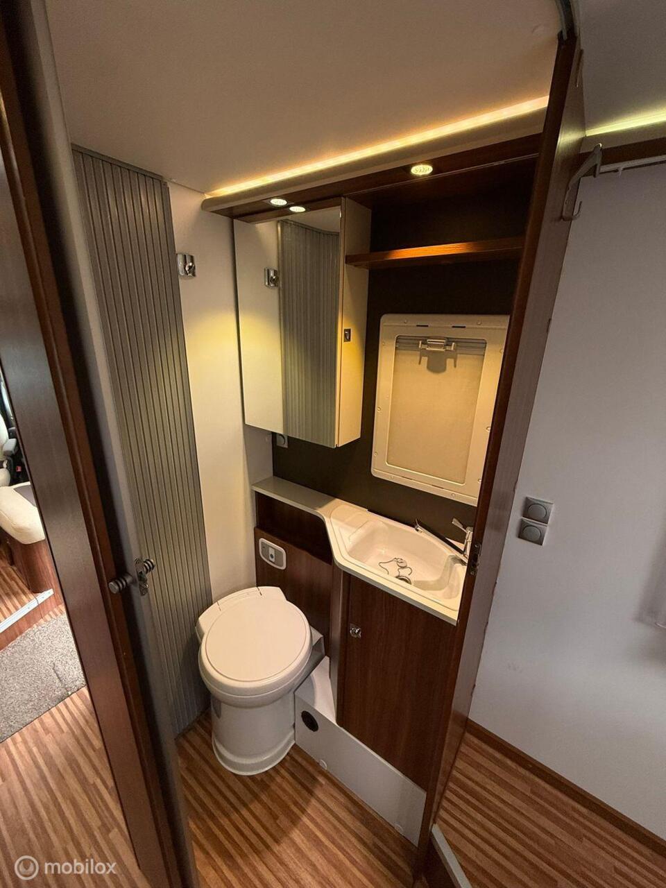 Adria Onbekend matrix m 670 sc