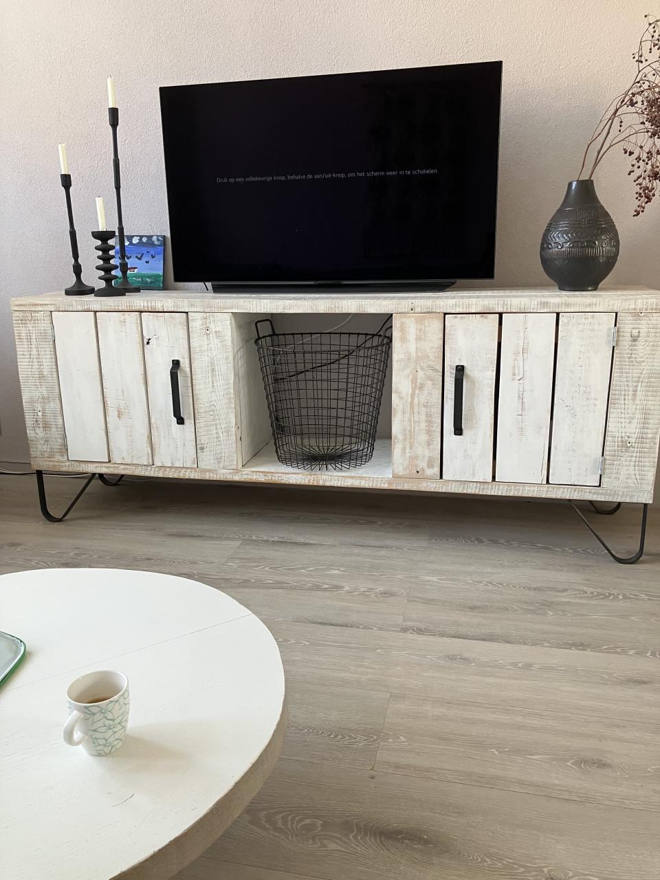 Steigerhouten dressoir met  mand