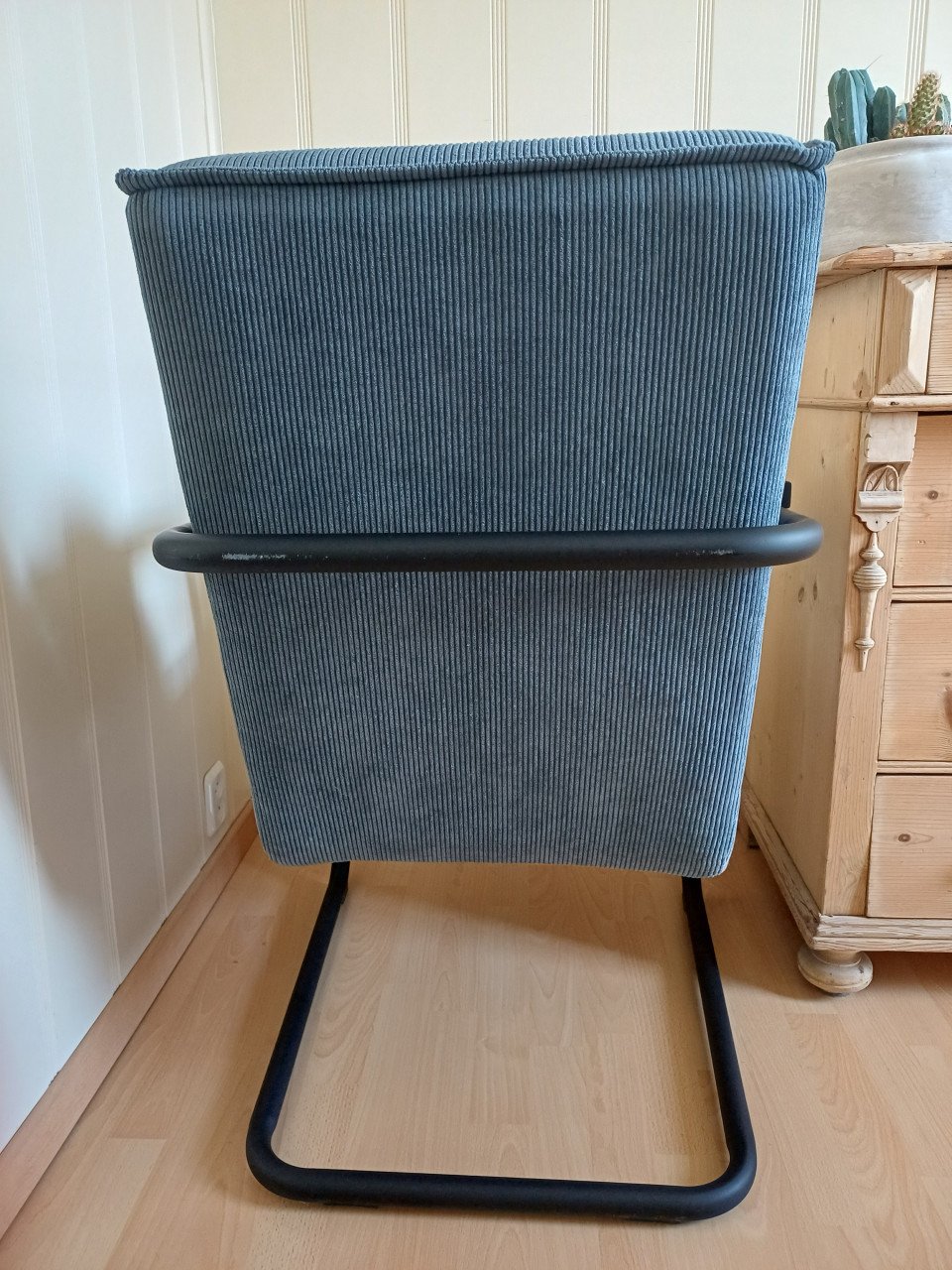 Supermooie WOOOD FAUTEUIL + HOCKER staalblauw, ribstof