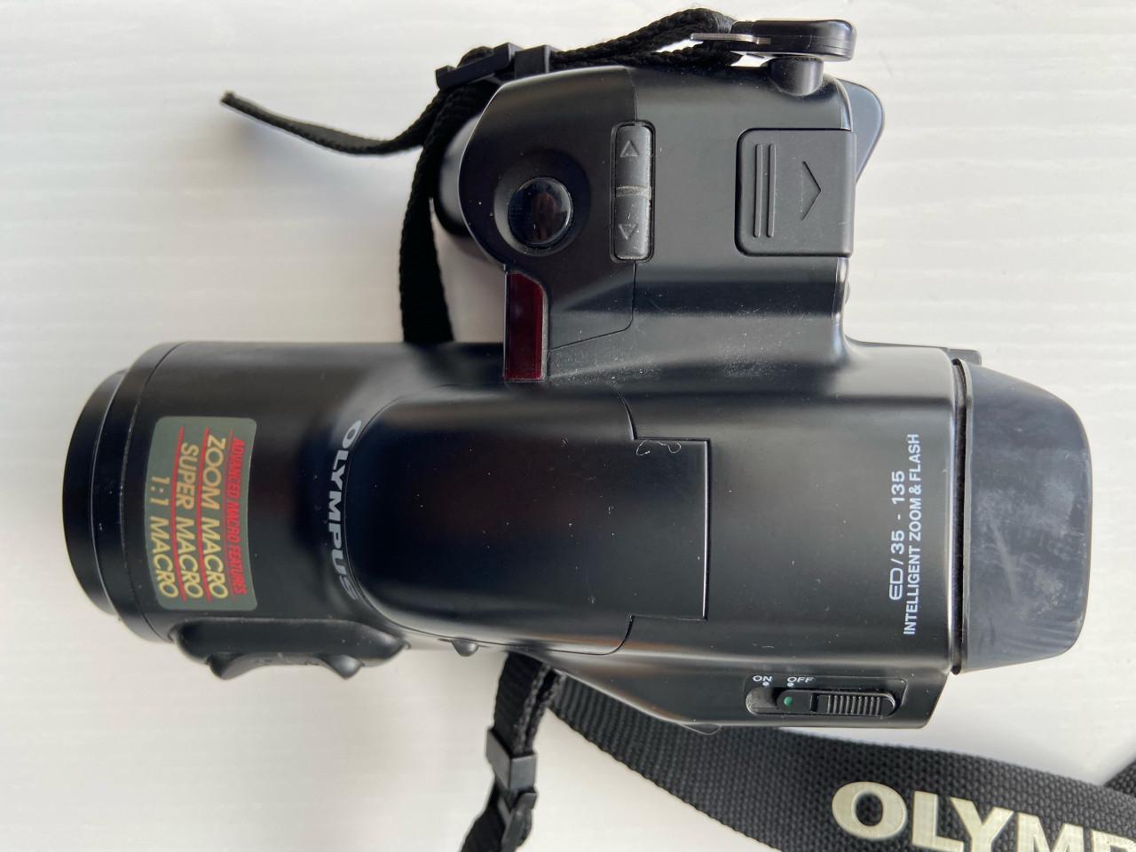 Olympus camera IS2000 + G40 flitser + tas