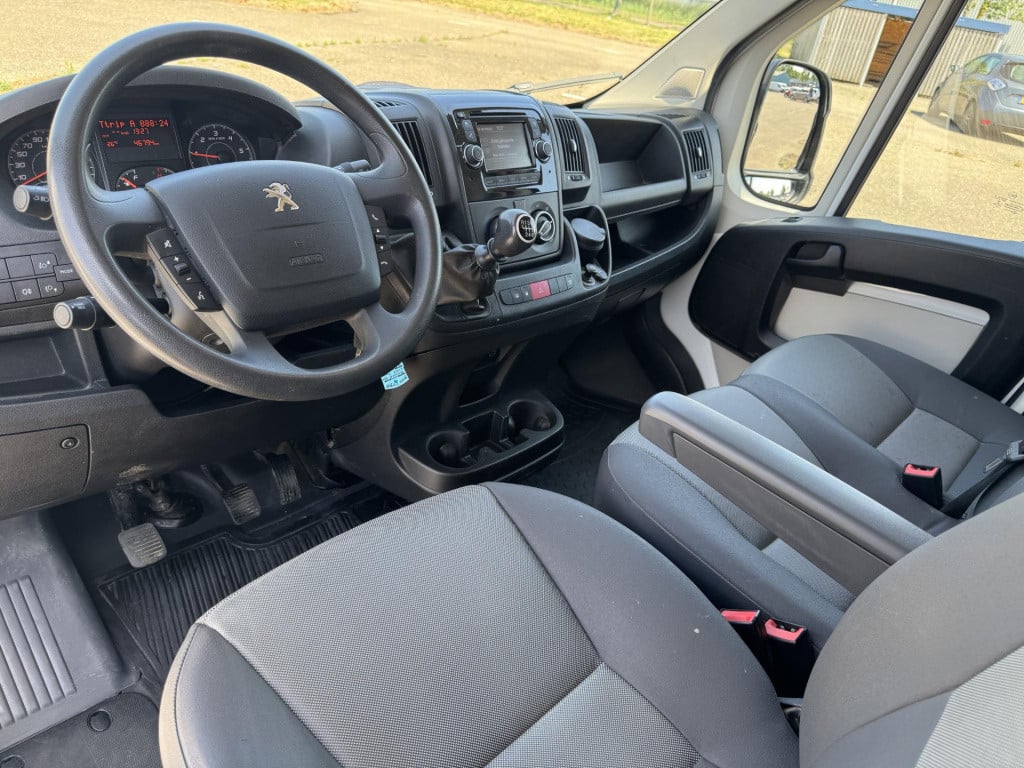 Peugeot Boxer 330 2.0 bluehdi l1h2 premium 3-persoons | trekhaak | kastinbo