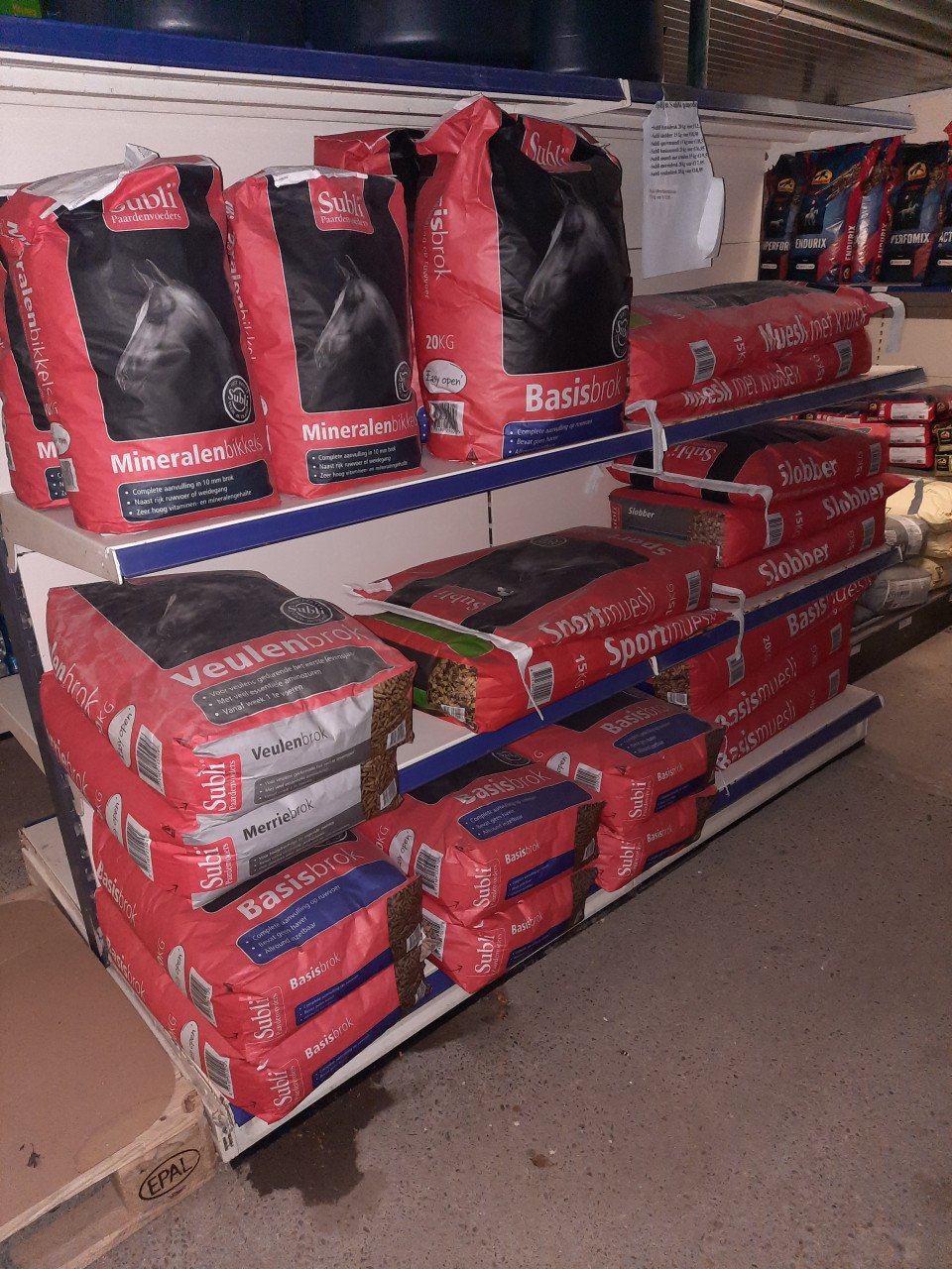 Vernieuwde paardenafdeling, ruime keuze allerlei paardenvoeders
