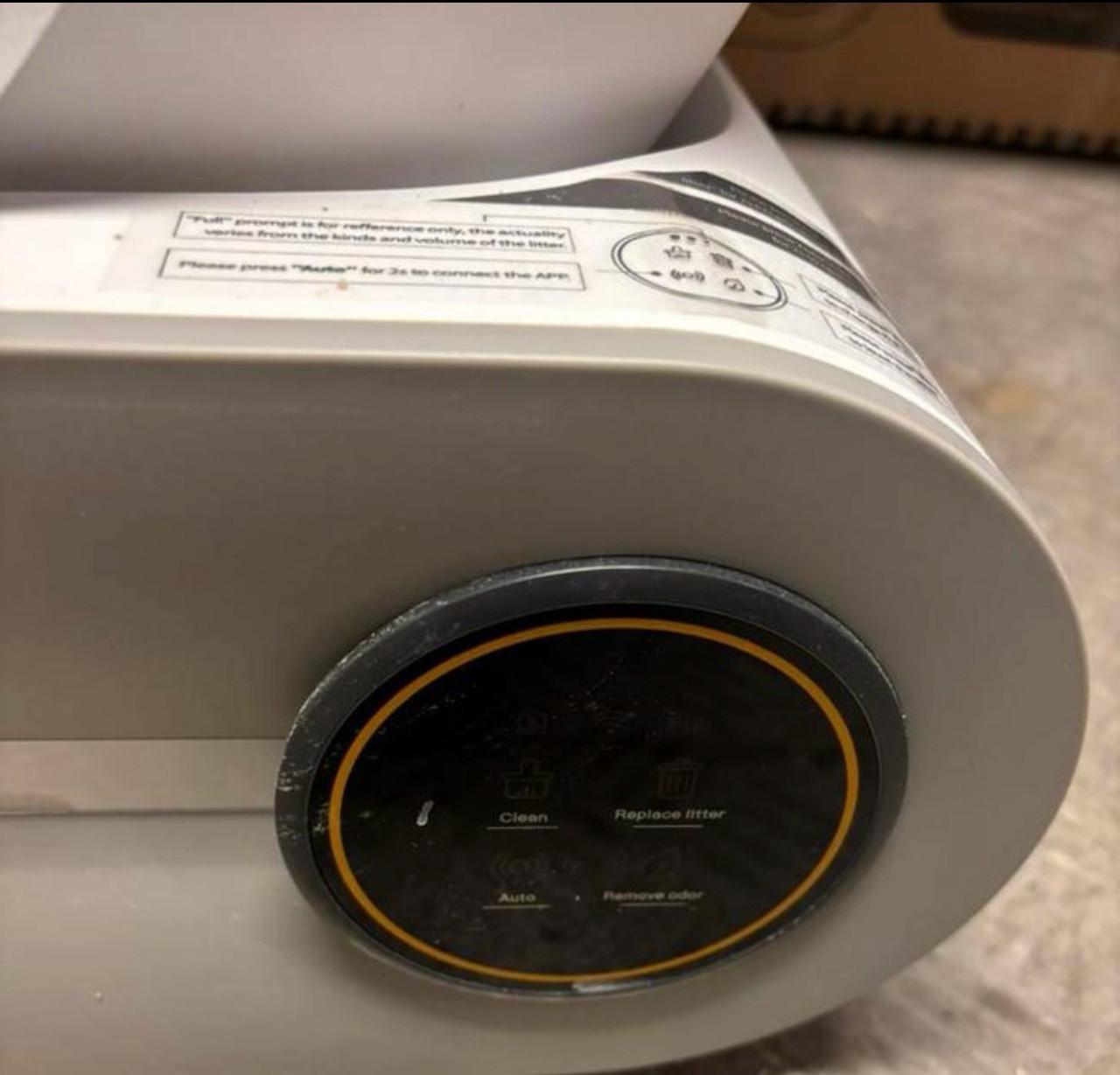 🚀 De Tesla onder de kattenbakken – automatische Viervoeter kattenbak 😸