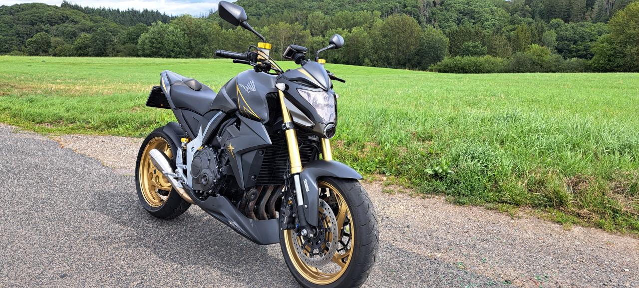 Nette Honda cb1000R