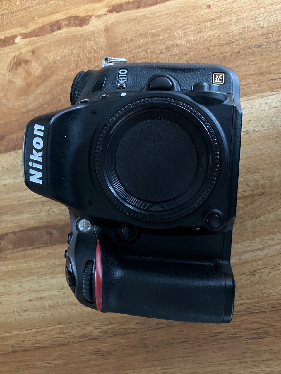 Nikon D610 body, 9750 clicks