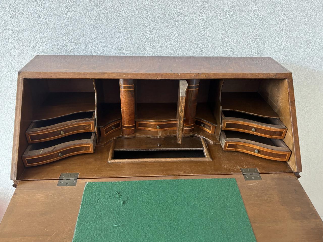 Antiek bureau