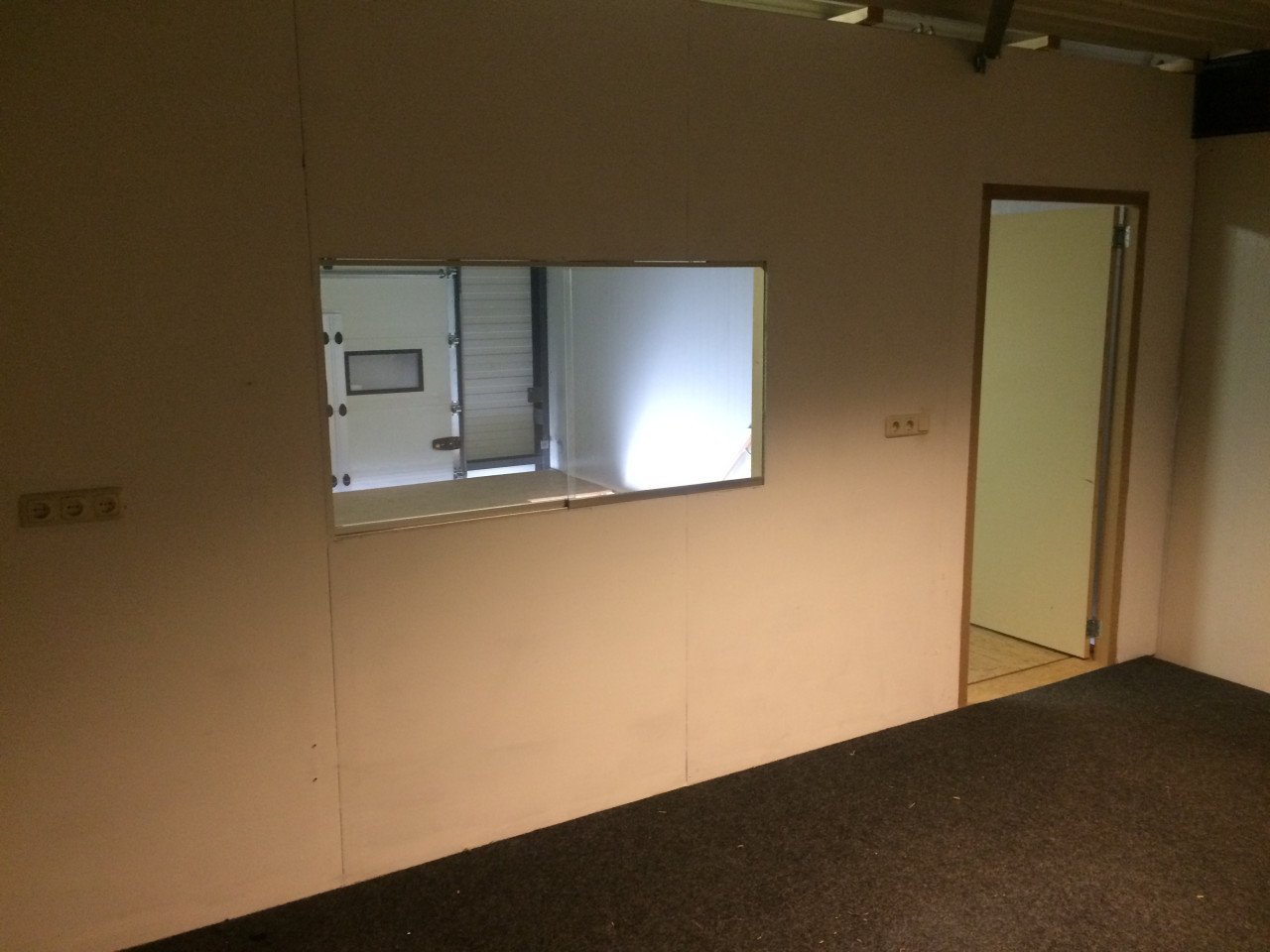 TE HUUR bedrijfsruimte / unit / loods / kantoor