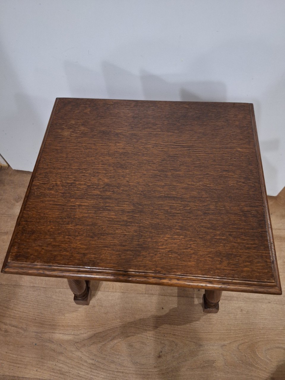 Houten tafeltje met lade