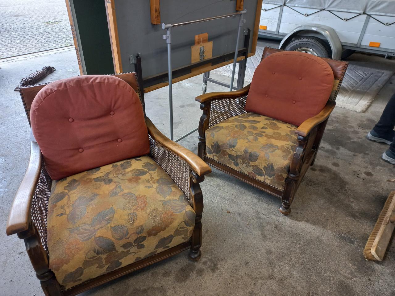 2 antieke stoelen