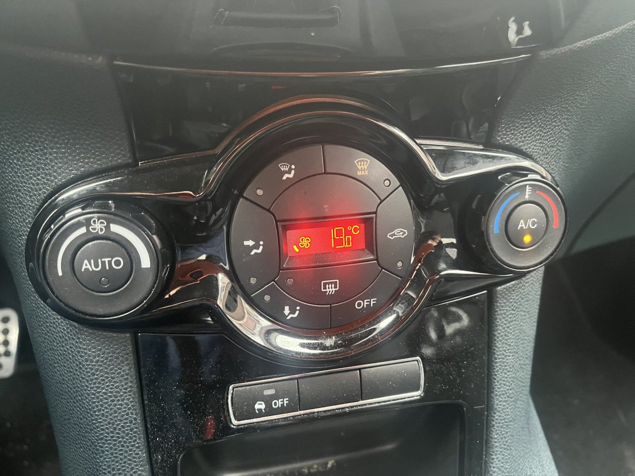 Ford Fiësta 1.6 Metal|Leer|17 inch|97.500 km|Dealeronderhouden