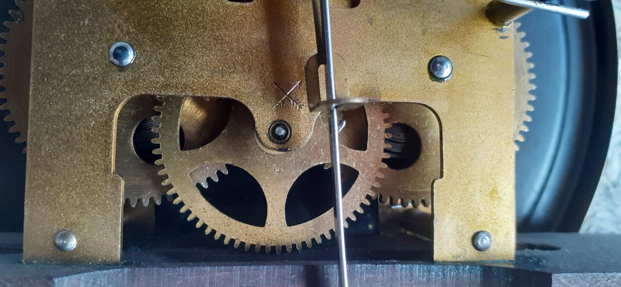 Antieke regulateur uit 1930 junghanz pfeilkreuz goed lopend merk junghanz