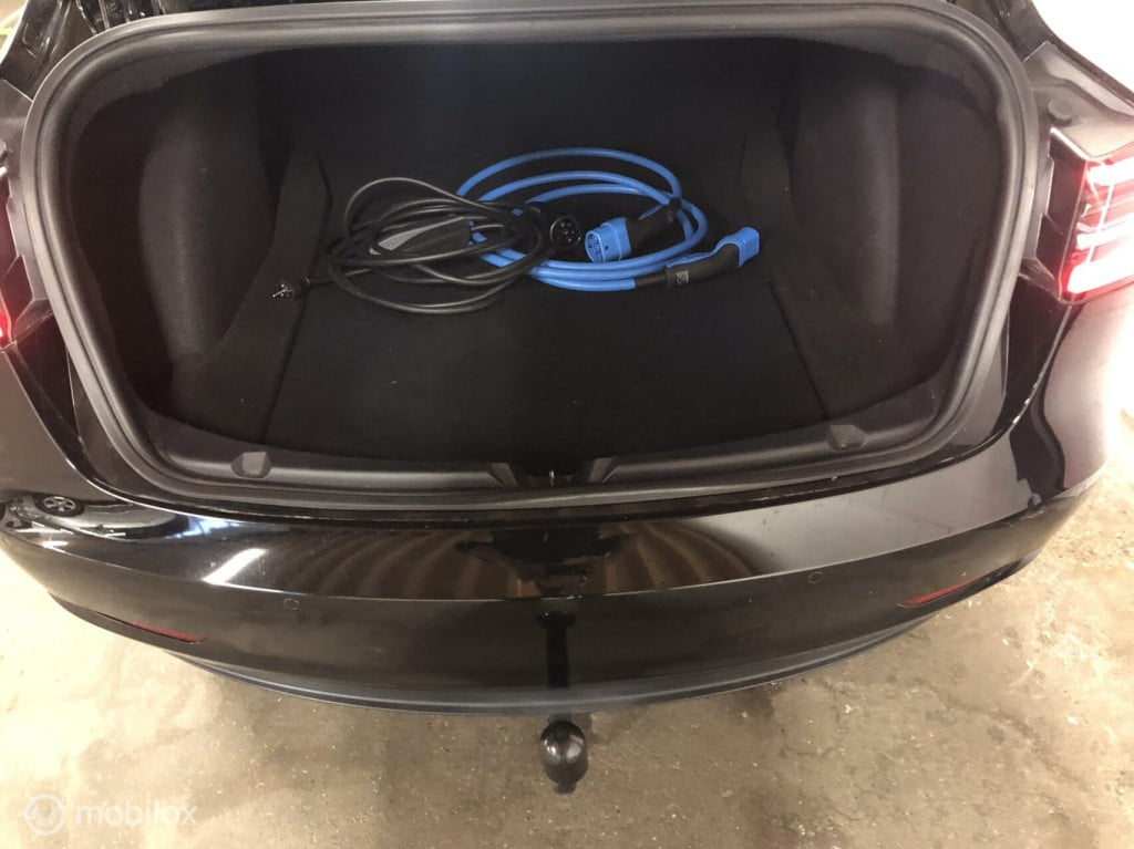 Tesla Model 3 standard rwd plus 60 kwh