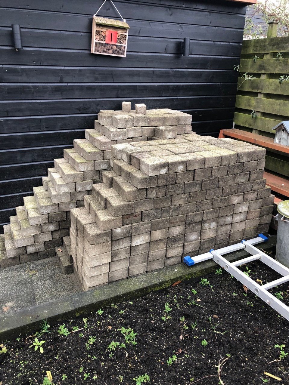Gratis af te halen : Betonklinkers 14 x 14 cm,