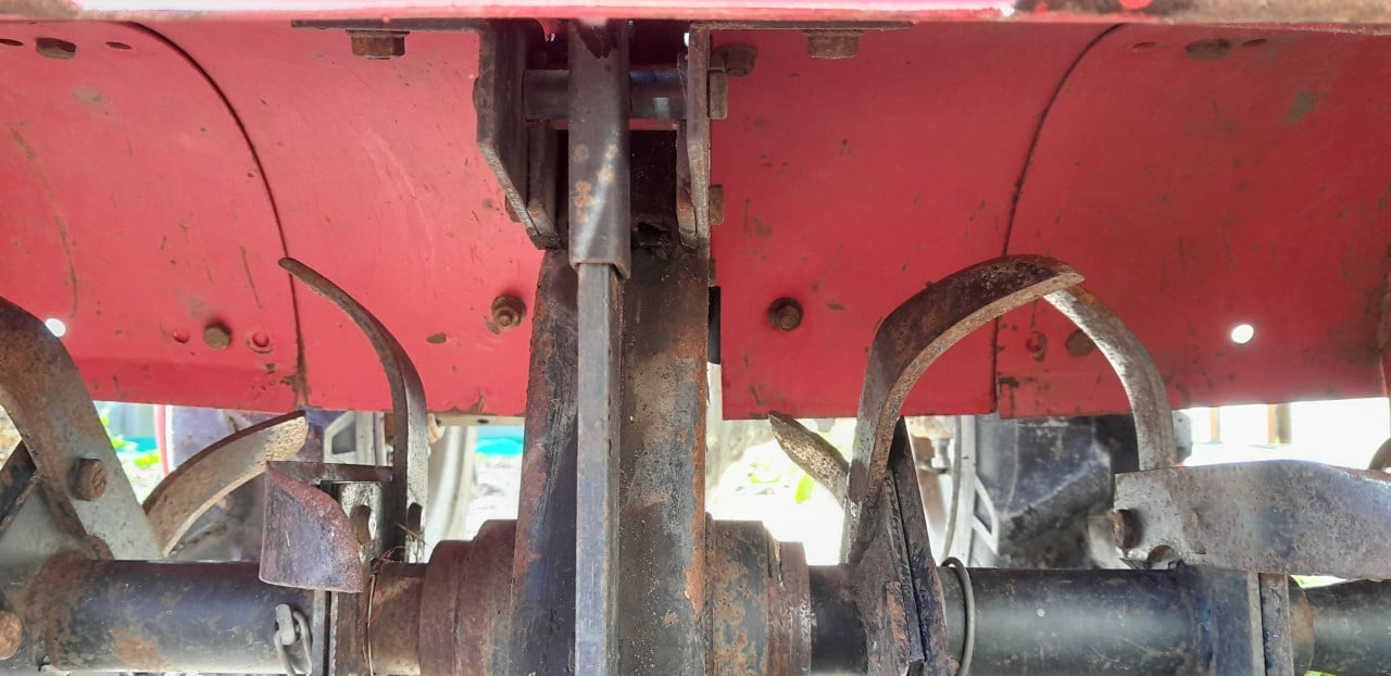 Honda F 810 tuinfrees met ploeg en cultivator/schoffel