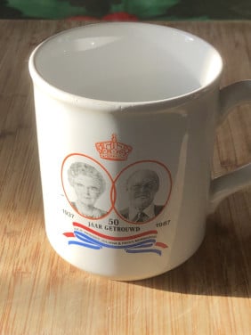 5 mei bekers en bekers koninklijk huis