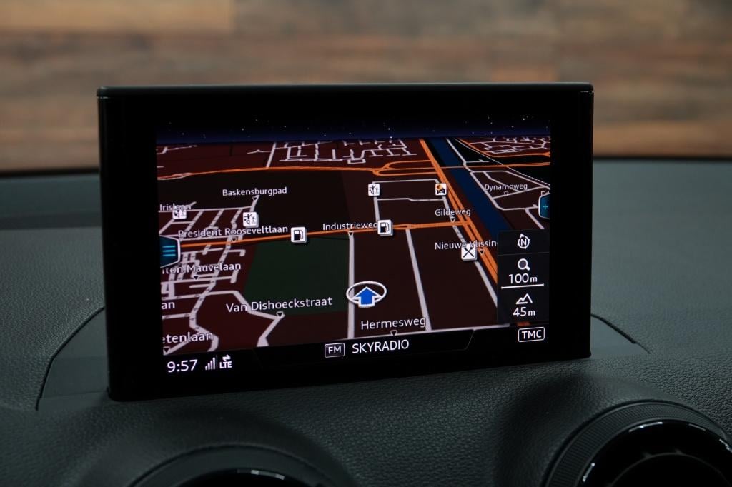 Audi Q2 1.4 tfsi | s-line | pdc | leder |