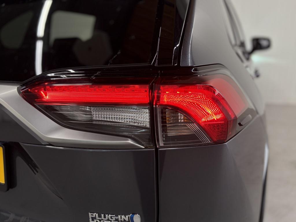 Toyota Rav4 2.5 plug-in hybrid awd executive bi-tone| 360camera| jbl| adap.