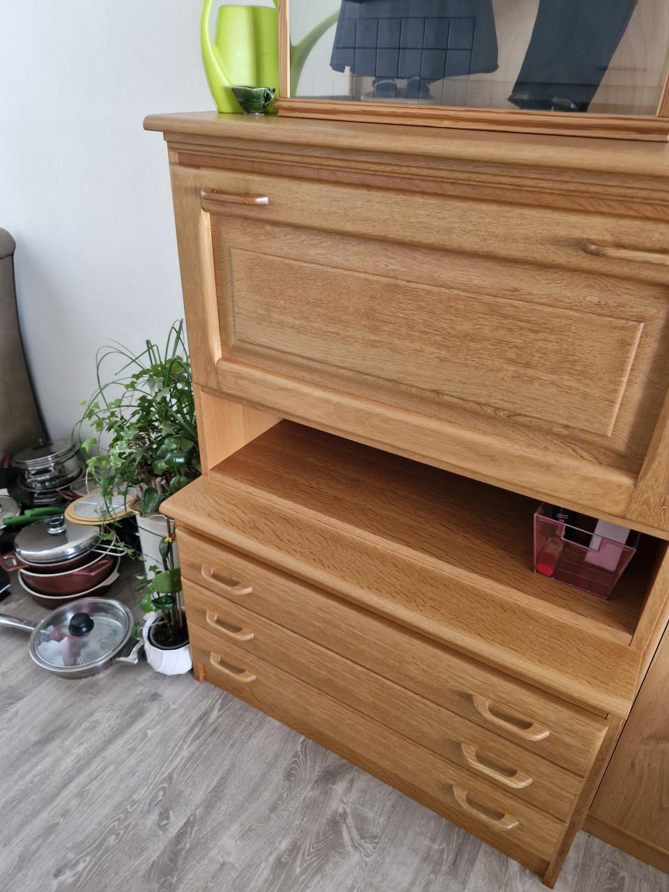 Te koop eiken wandmeubel