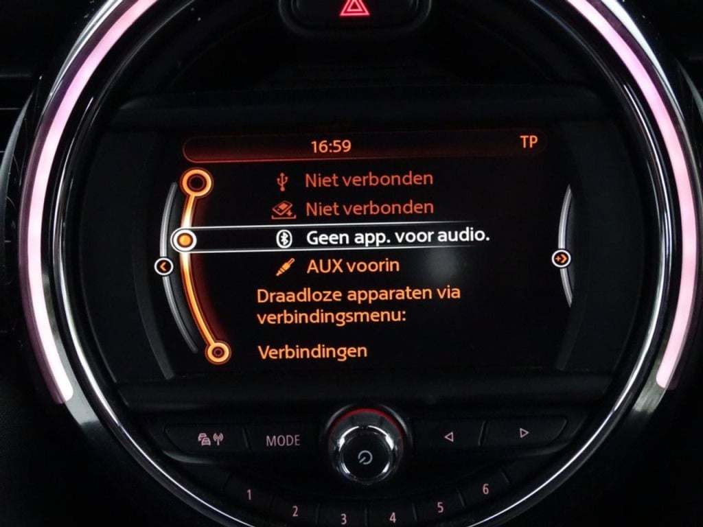 Mini Cooper mini 1.5 serious business automaat | jcw pack | king's cross