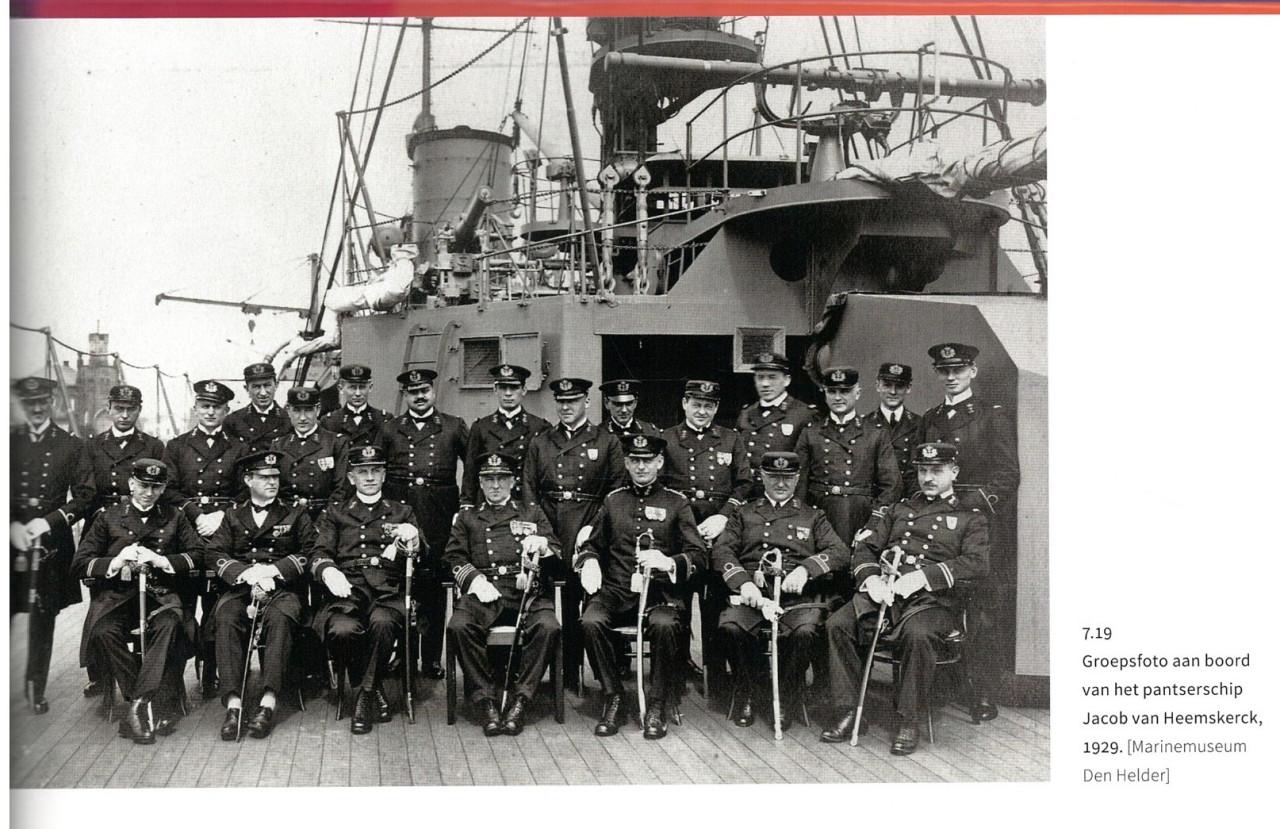 De tenues van de Nederlandse Marine. De officieren 1813-1913