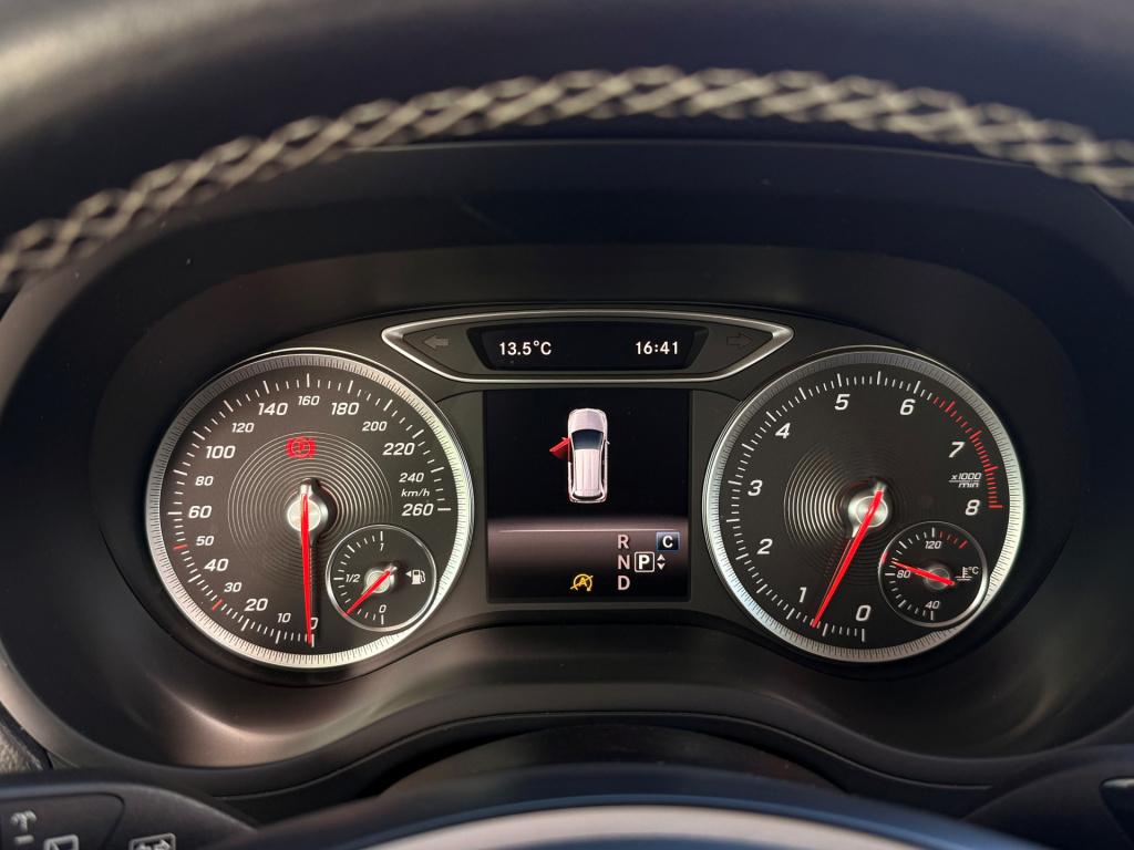 Mercedes-Benz B-Klasse b180 | navi | half leder | stoelverwarming | trekhaa