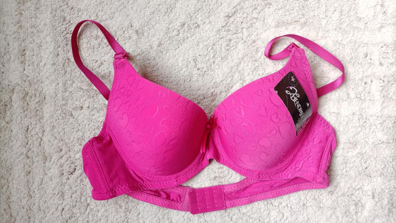 Mooie (fel) roze bh. Nieuw. Maat 90C. Voor € 10,- op te halen in Zierikzee.