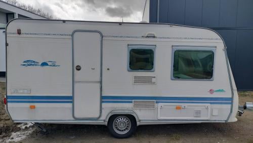 Adria 431 DD (2002) met voortent