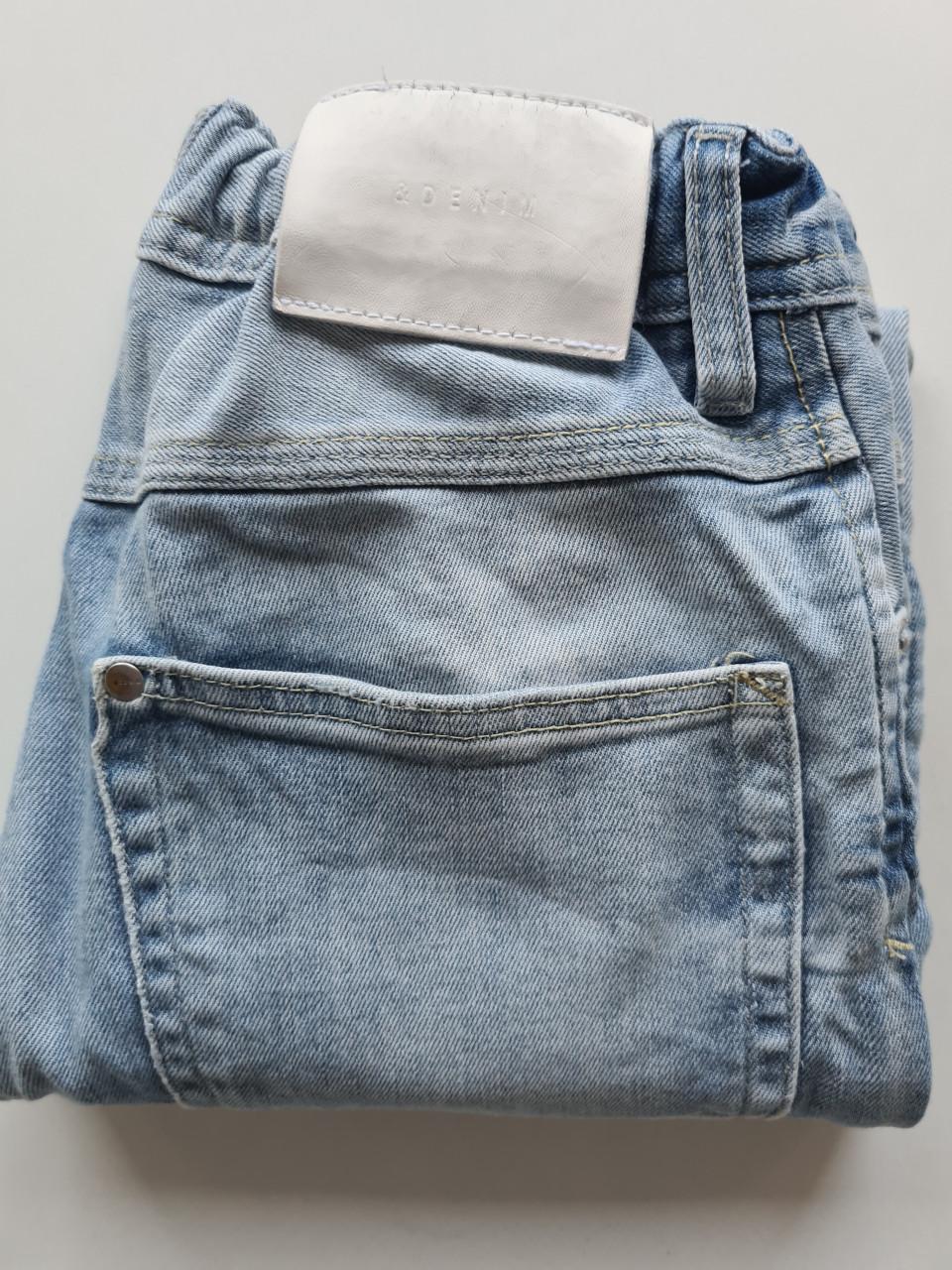 Stoere H&M & Denim spijkerbroek met trendy scheuren  maat 140