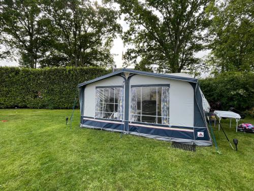 Home-car Racer 45 Spirit. 4 pers caravan met voortent&luifel