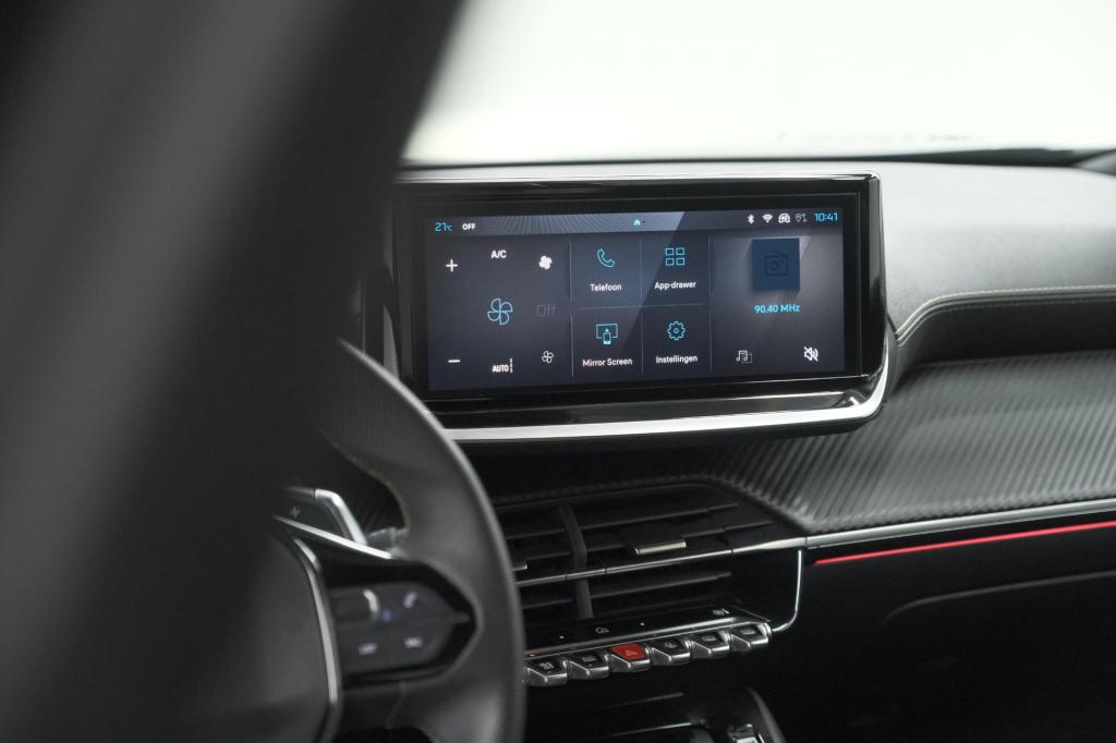 Peugeot 2008 1.2 hybrid 145 gt | camera | apple carplay | parkeersensoren